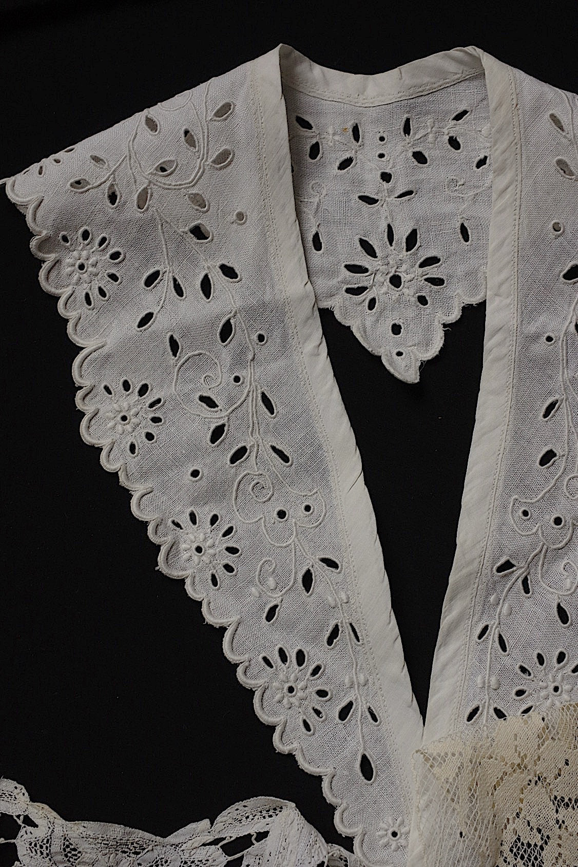 アンティークレース dentelle antique  襟3つ .FR a l'epoque