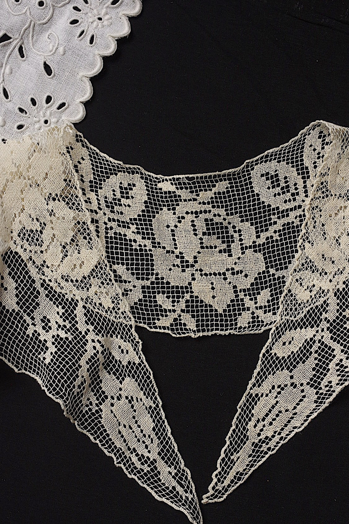 アンティークレース dentelle antique  襟3つ .FR a l'epoque