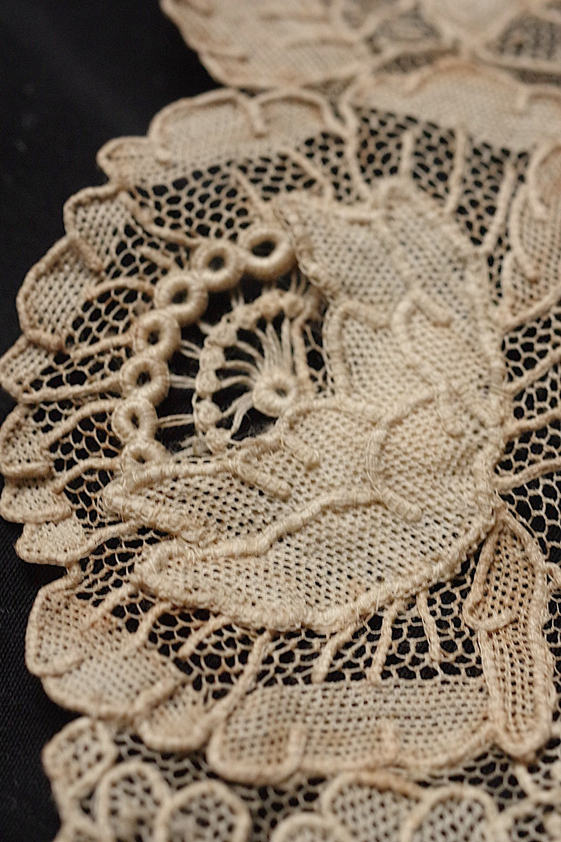 アンティークレース dentelle antique  ブリュクセル .FR a l'epoque