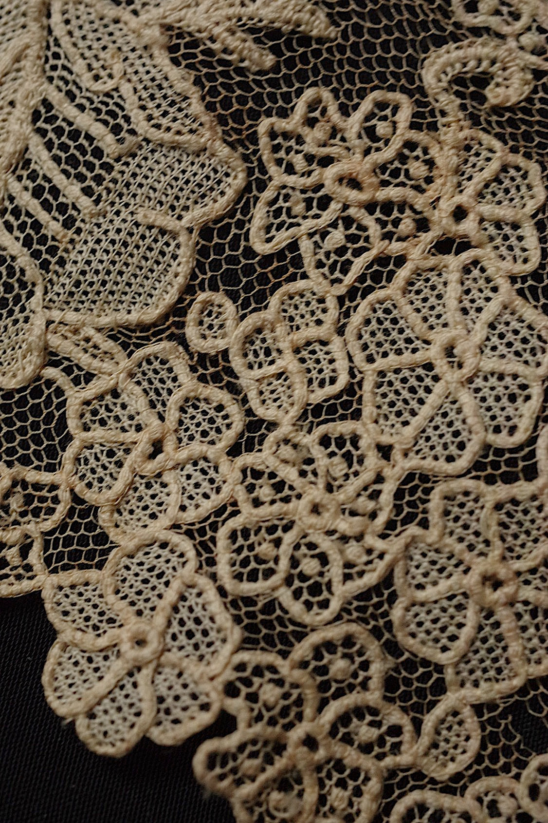 アンティークレース dentelle antique  ブリュクセル .FR a l'epoque