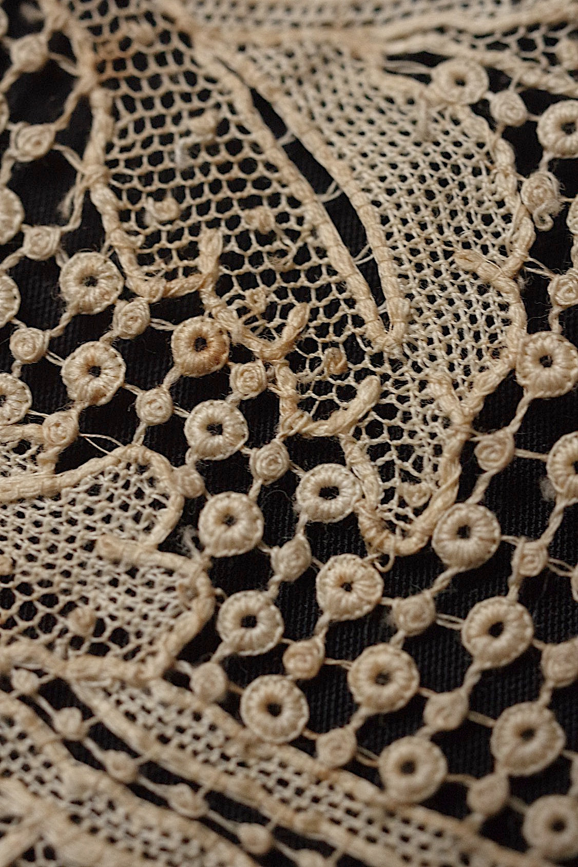 アンティークレース dentelle antique  ブリュクセル .FR a l'epoque