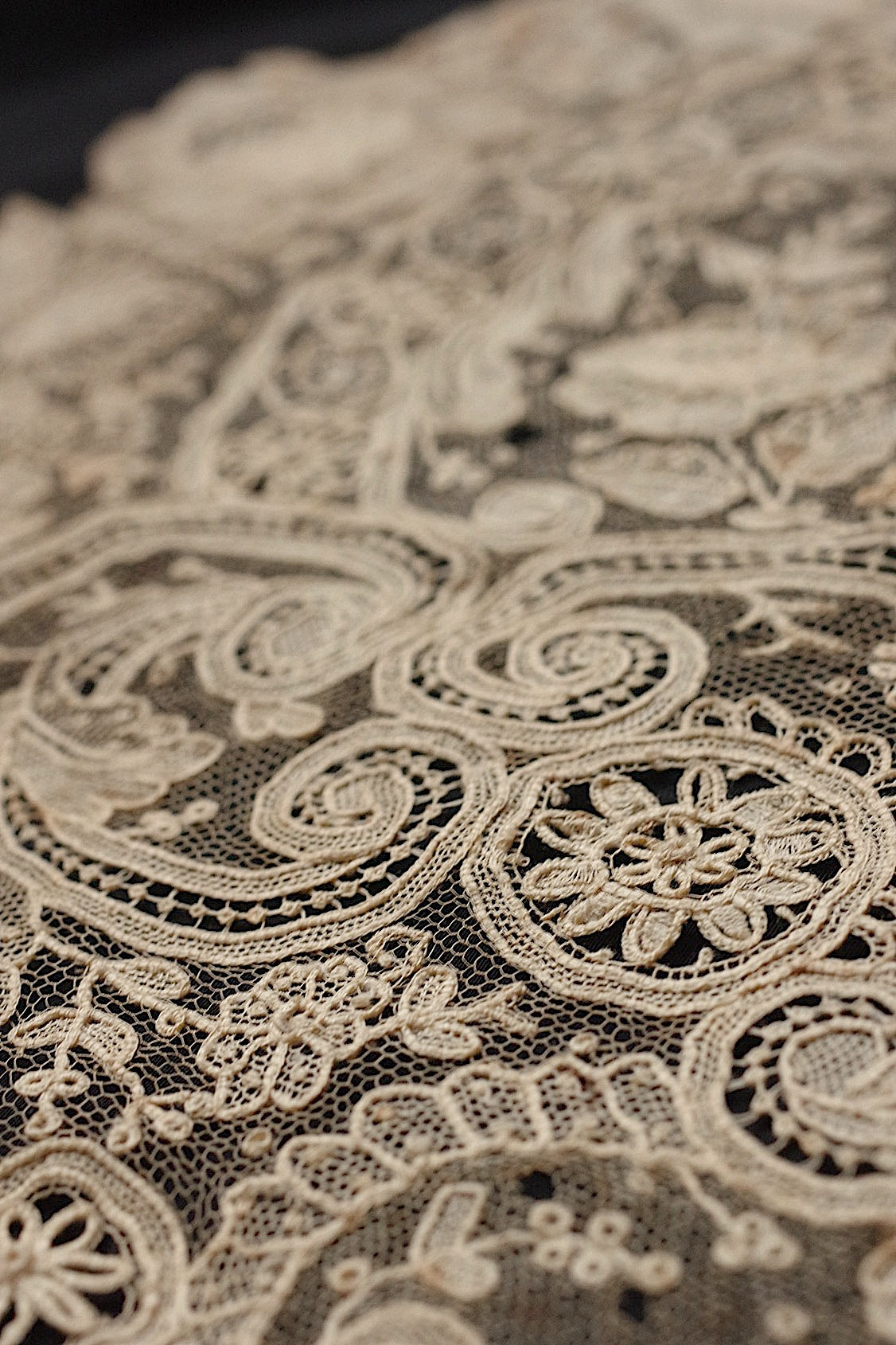 アンティークレース dentelle antique  ブリュクセル .FR a l'epoque