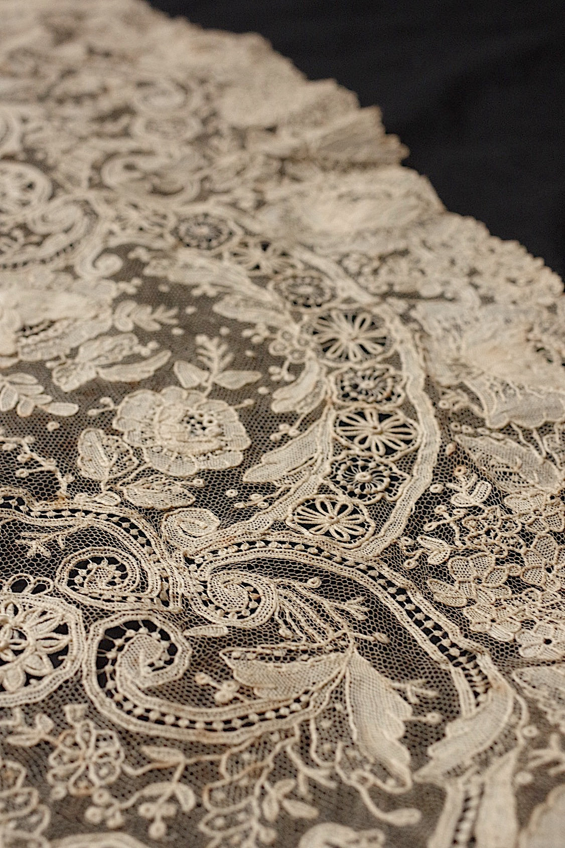 アンティークレース dentelle antique  ブリュクセル .FR a l'epoque