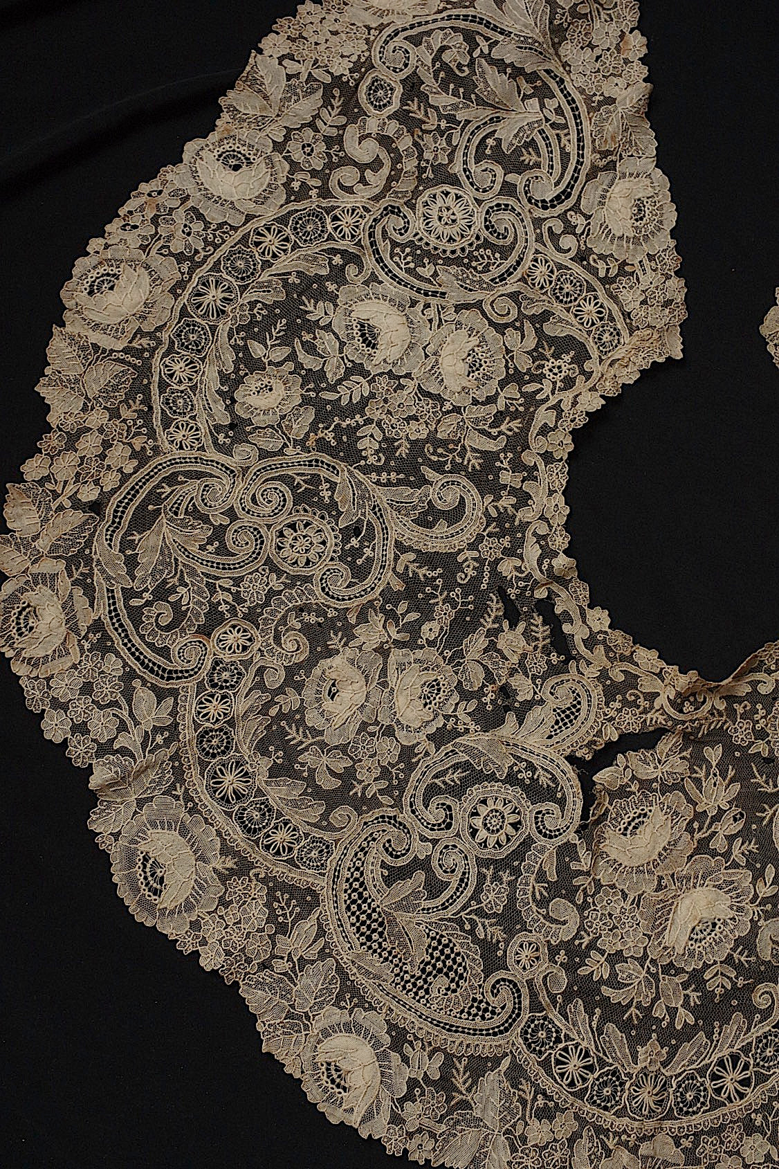 アンティークレース dentelle antique  ブリュクセル .FR a l'epoque