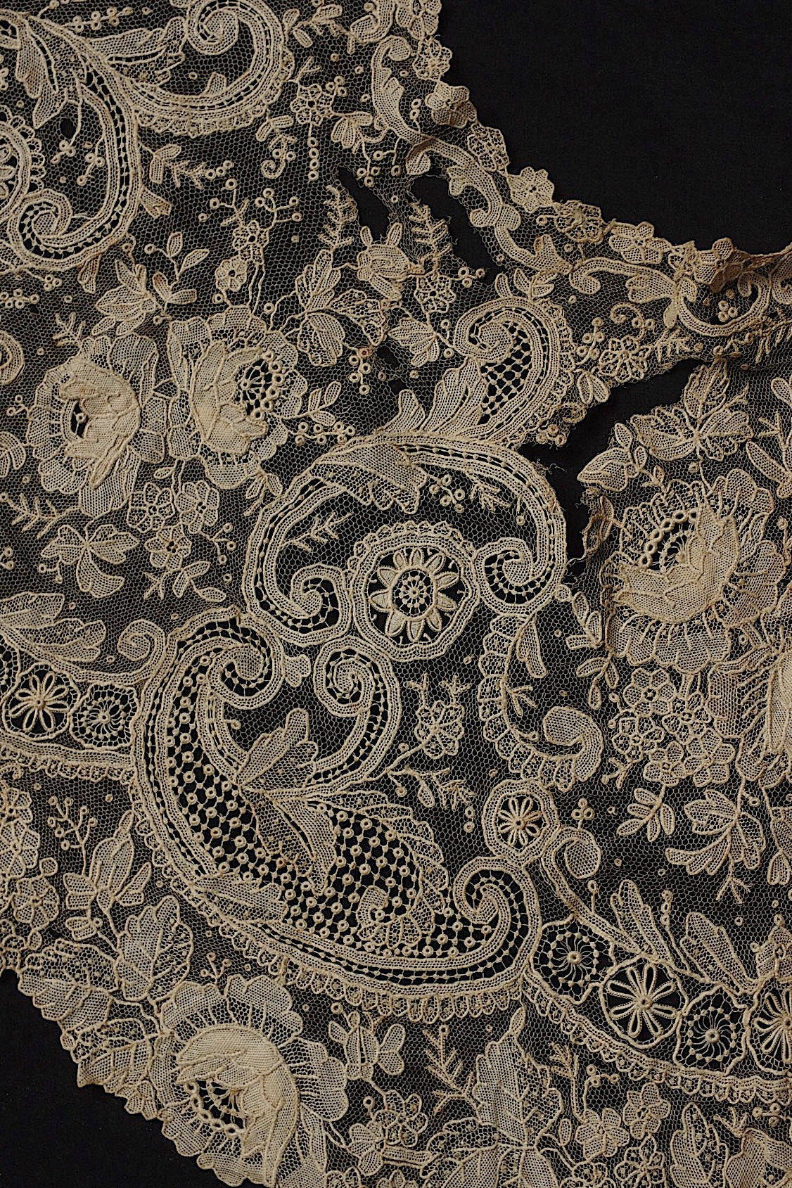 アンティークレース dentelle antique  ブリュクセル .FR a l'epoque