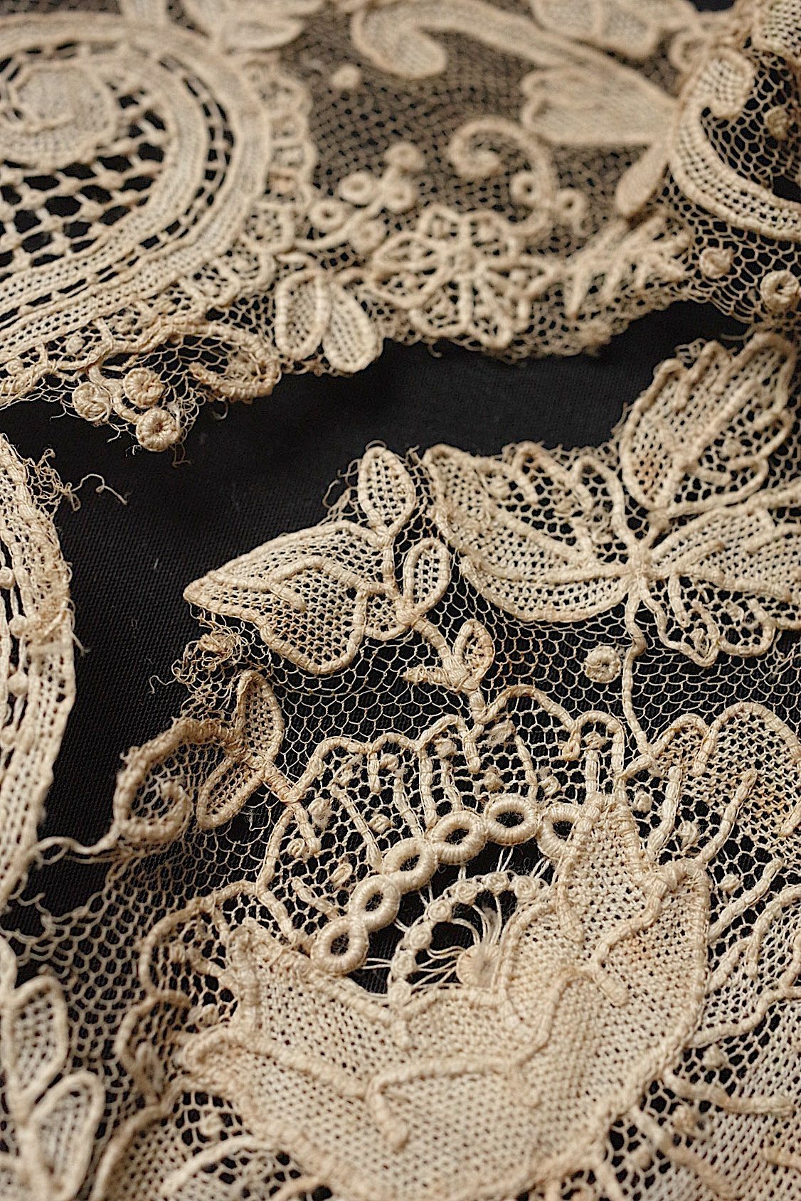 アンティークレース dentelle antique  ブリュクセル .FR a l'epoque