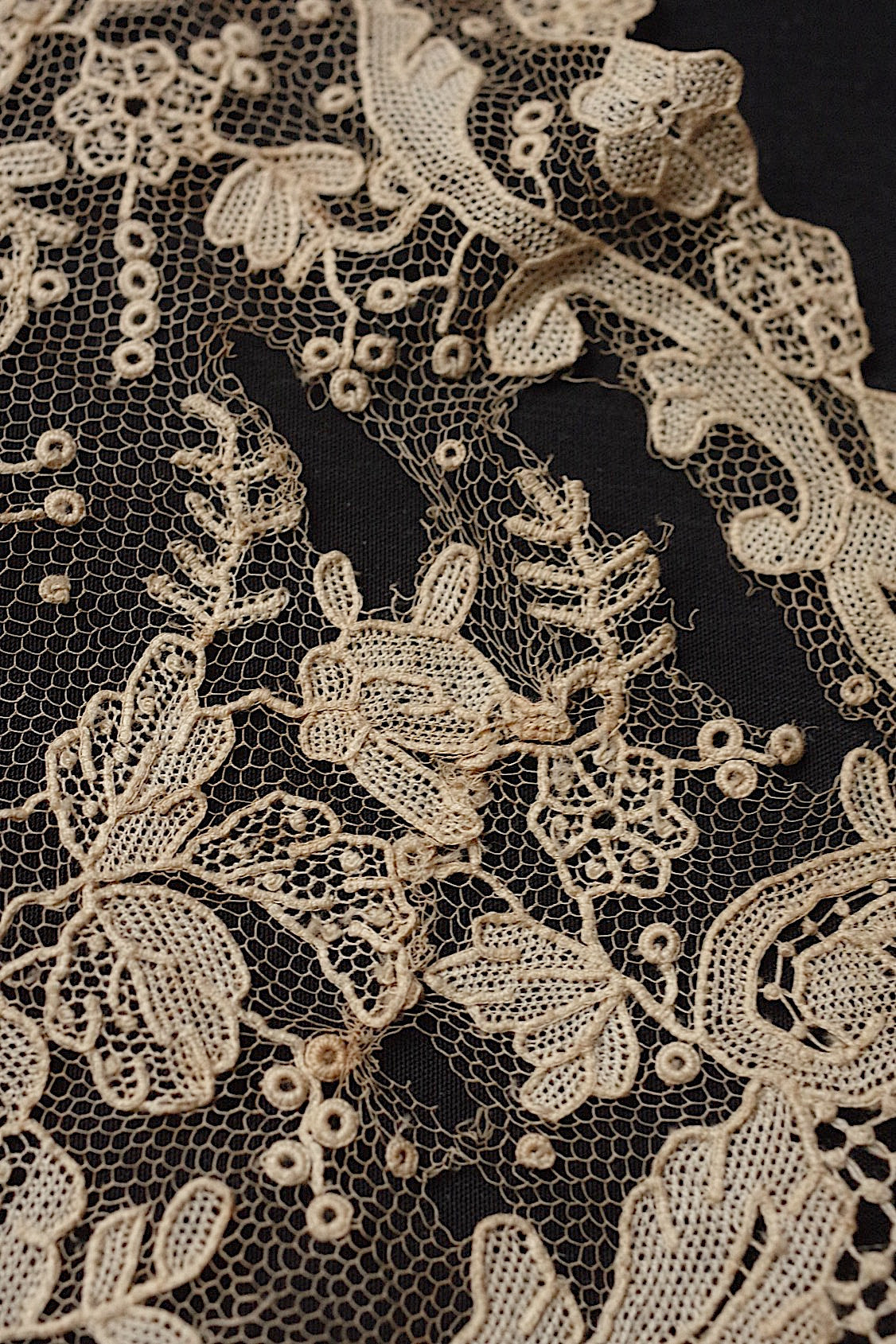 アンティークレース dentelle antique  ブリュクセル .FR a l'epoque