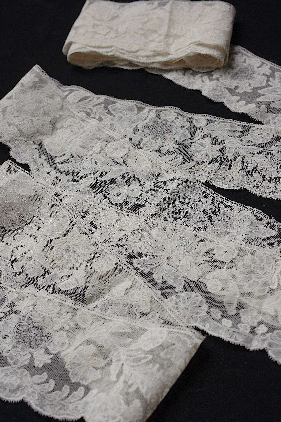 アンティークレース dentelle antique  ブリュクセルボビン .FR a l'epoque