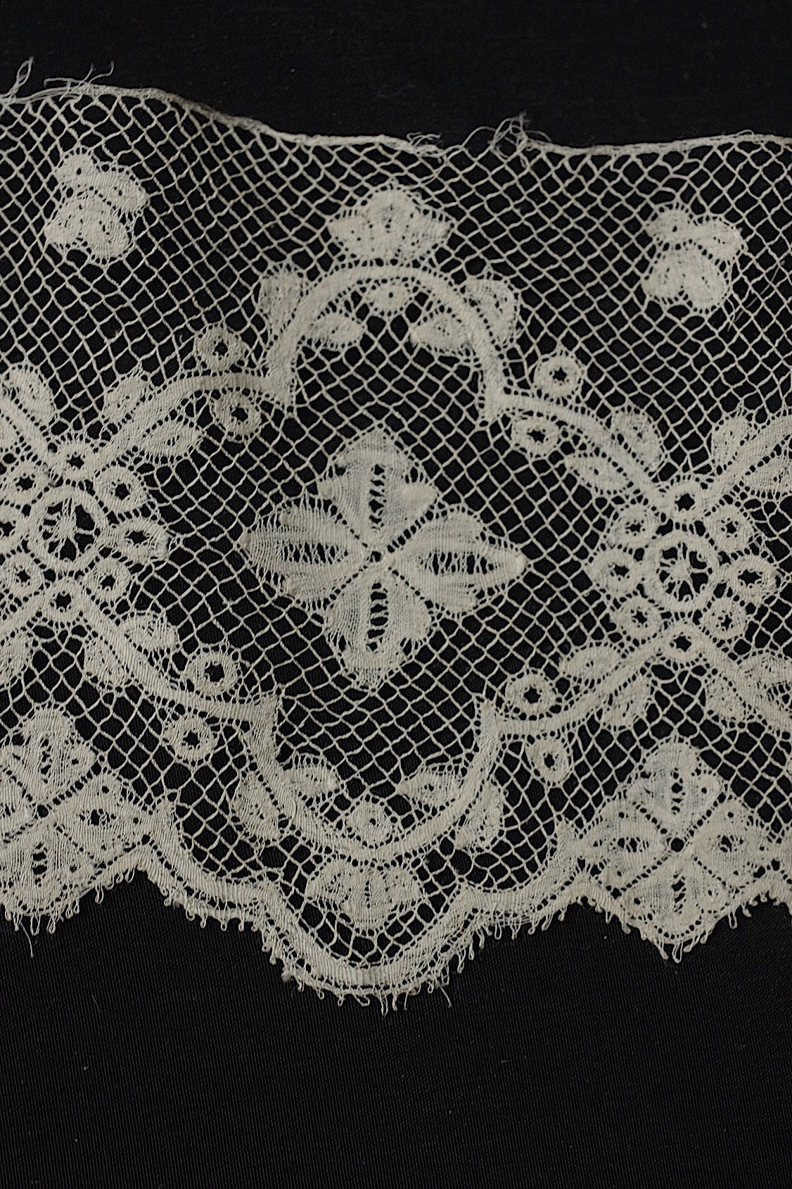 アンティークレース dentelle antique  270cm .FR a l'epoque