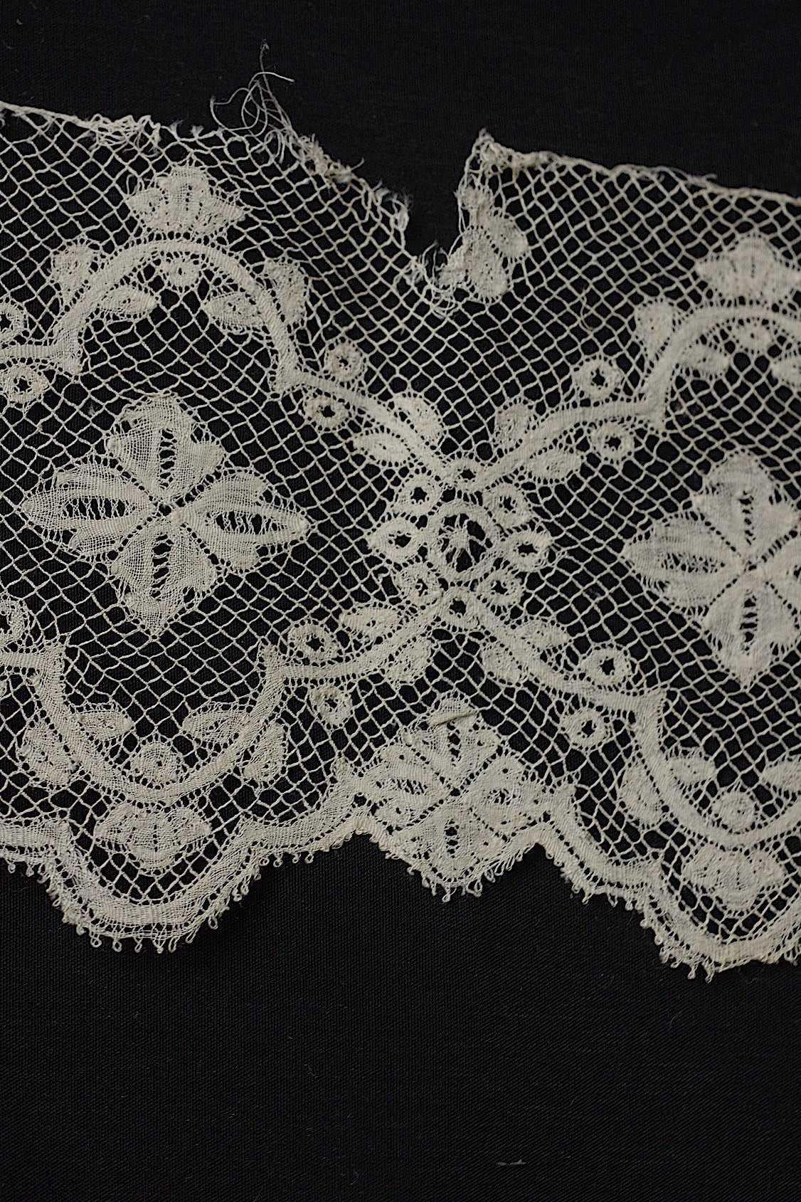 アンティークレース dentelle antique  270cm .FR a l'epoque