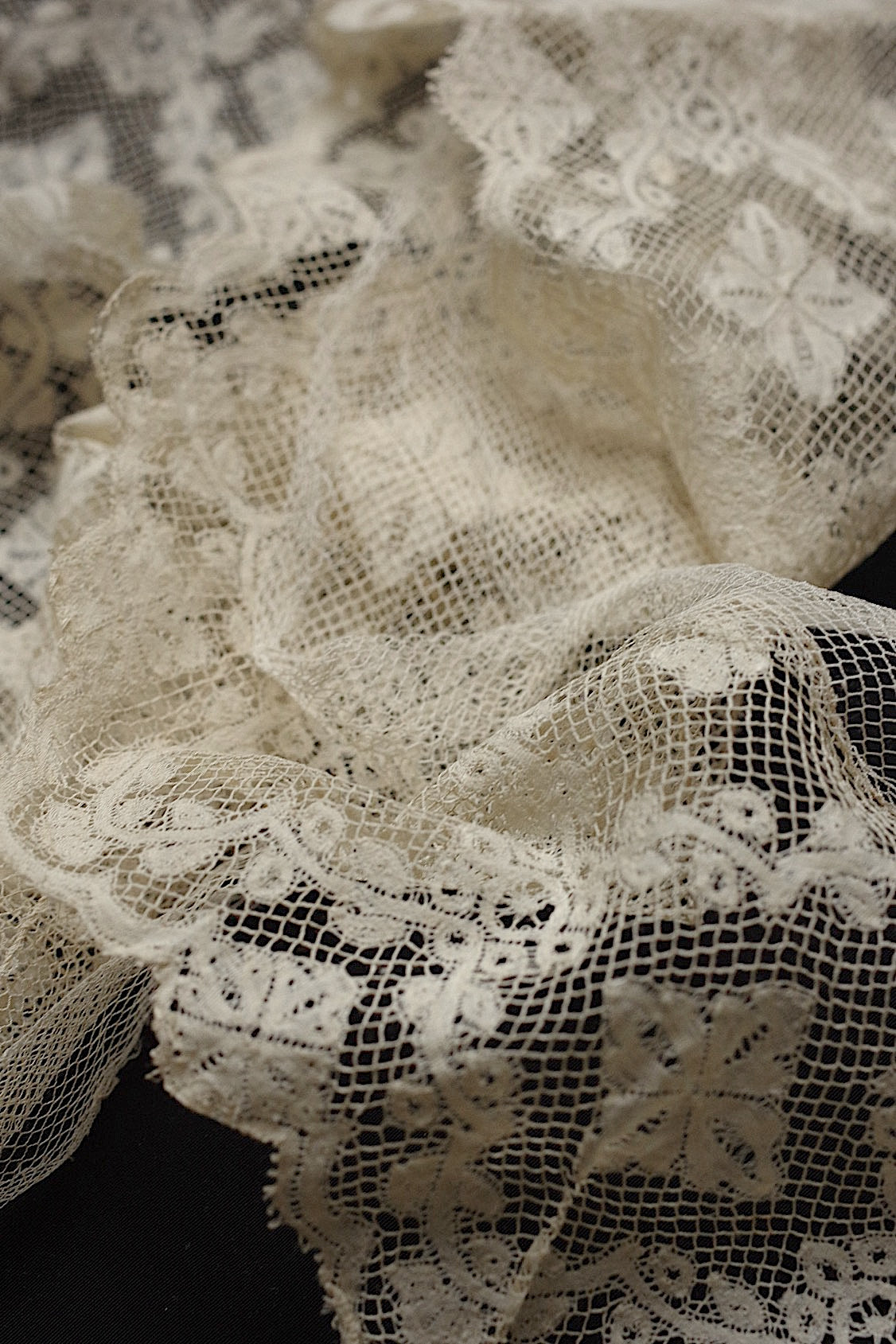 アンティークレース dentelle antique  270cm .FR a l'epoque