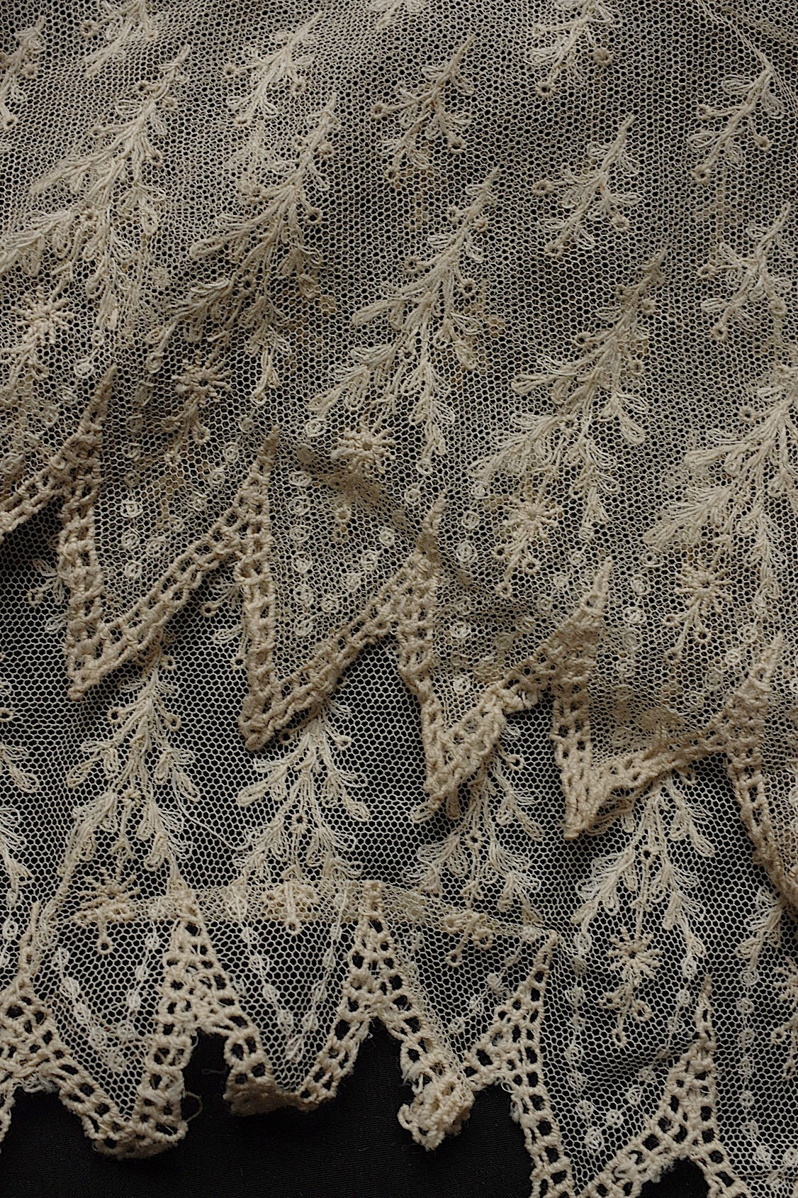 アンティークレース dentelle antique  チュールレース ハギレ .FR a l'epoque