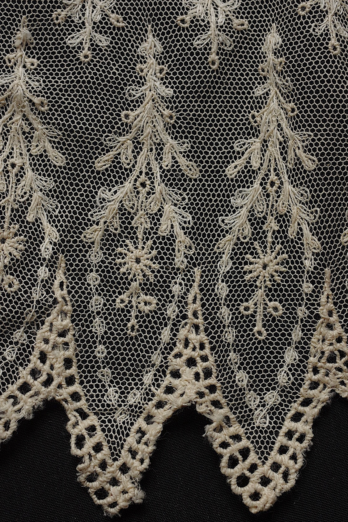 アンティークレース dentelle antique  チュールレース ハギレ .FR a l'epoque