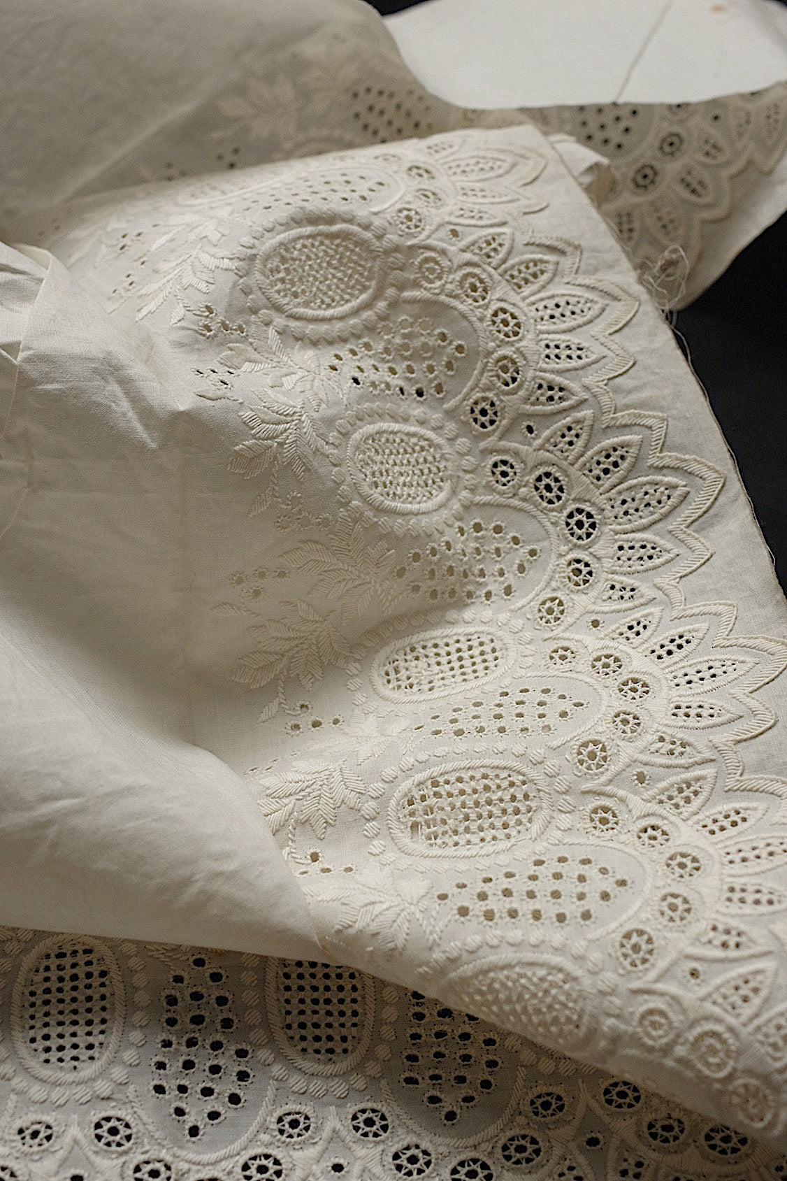 アンティークレース dentelle antique  刺繍テープ .FR a l'epoque