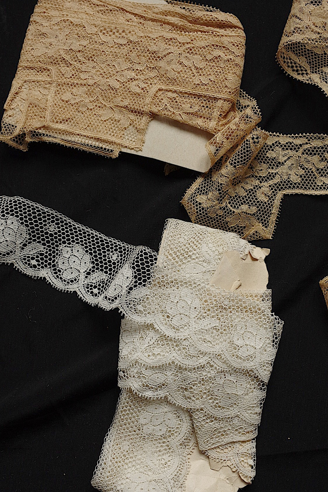 アンティークレース dentelle antique  260cm 485cm .FR a l'epoque