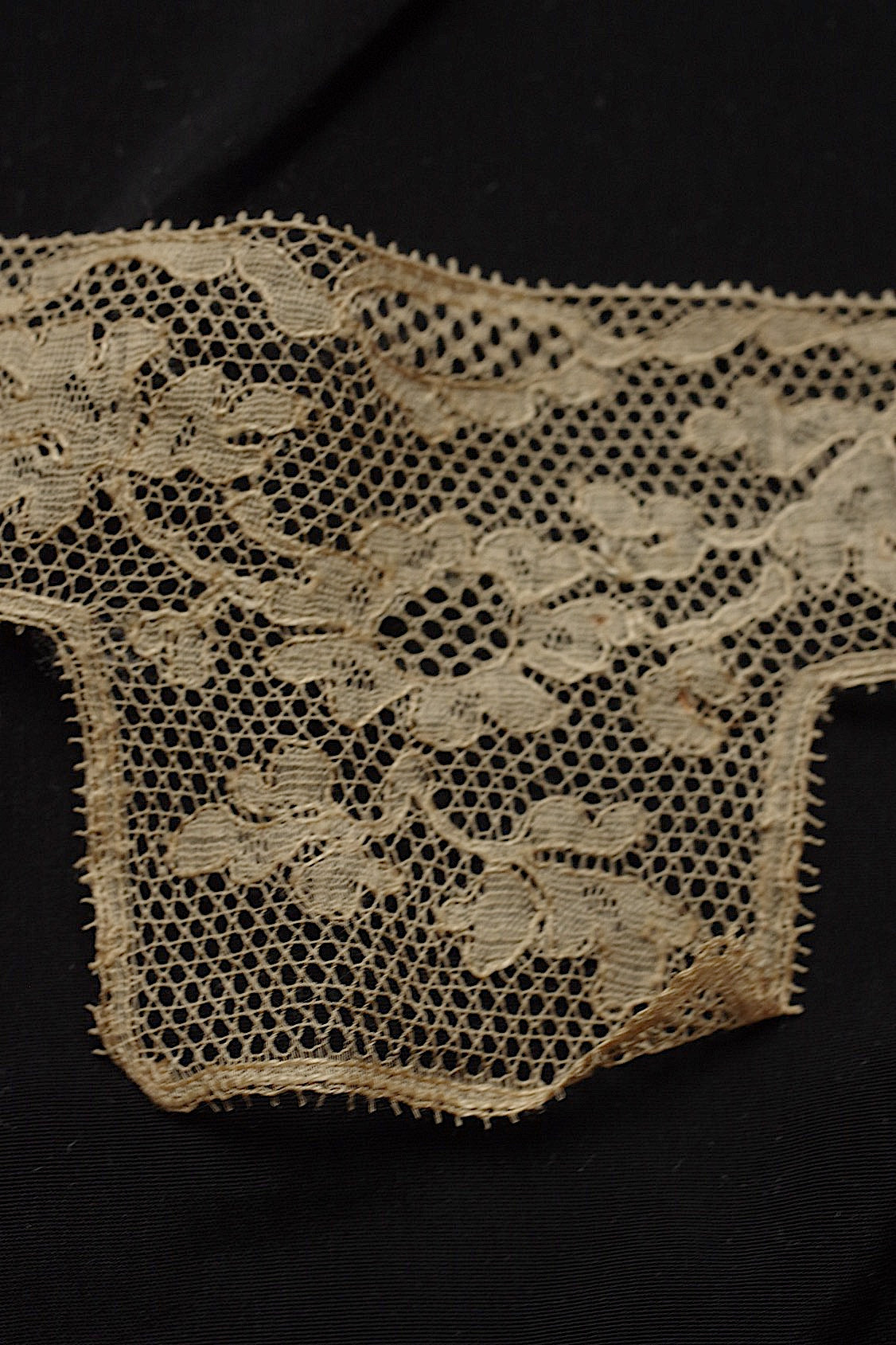 アンティークレース dentelle antique  260cm 485cm .FR a l'epoque