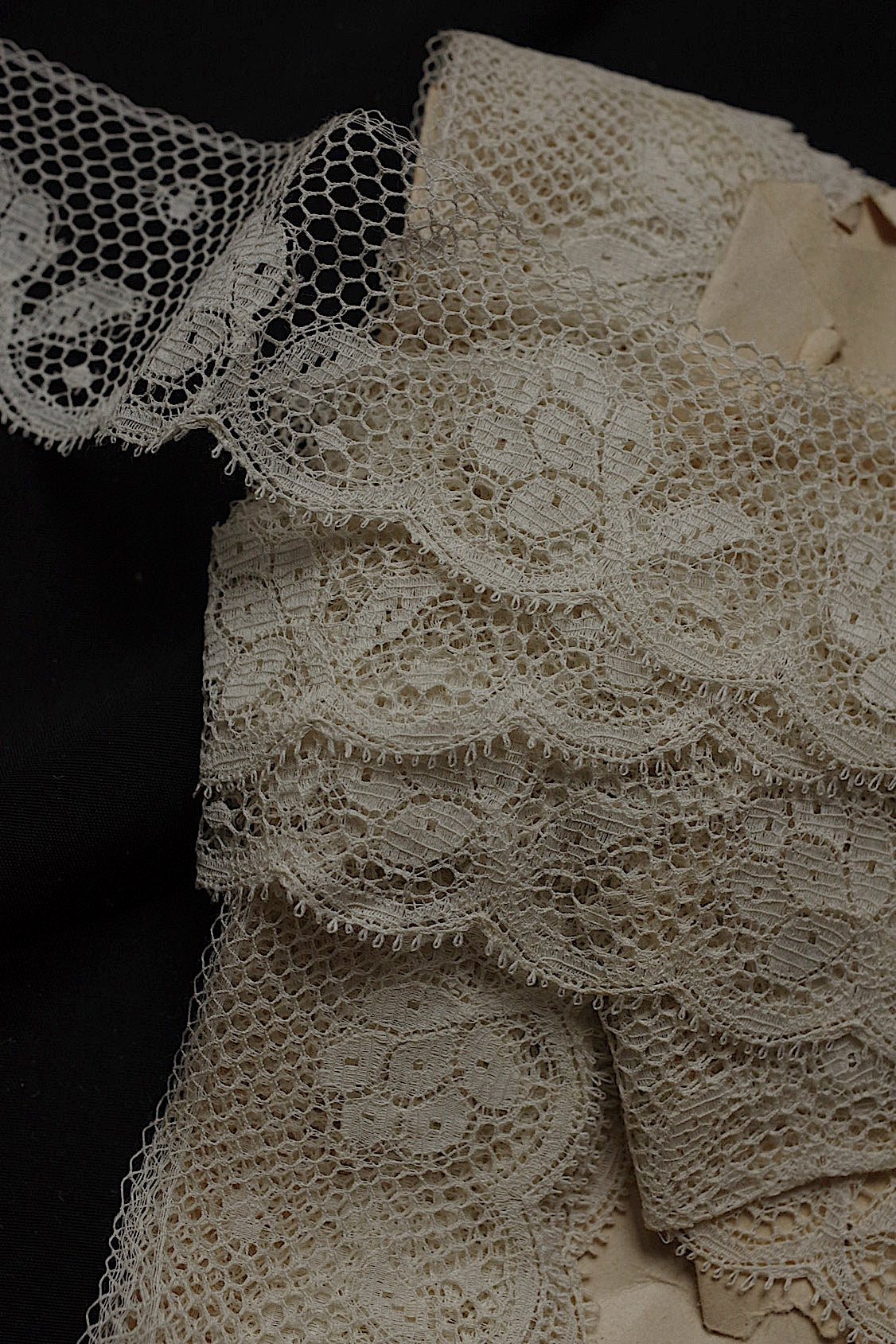 アンティークレース dentelle antique  260cm 485cm .FR a l'epoque