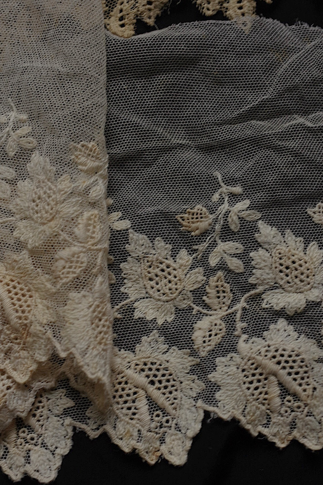 アンティークレース dentelle antique  チュールハギレlot .FR a l'epoque