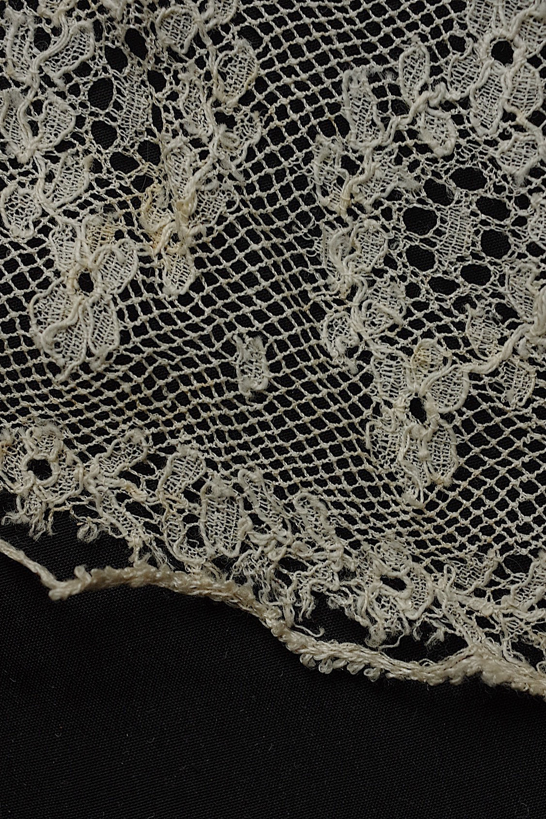 アンティークレース dentelle antique 680cm .FR a l'epoque