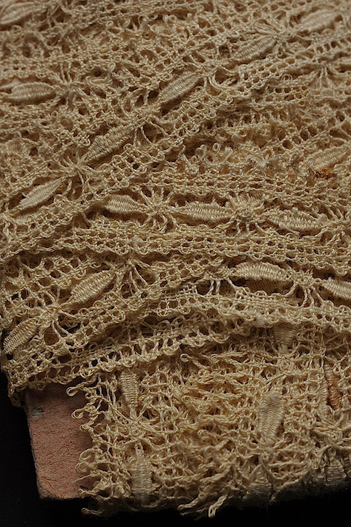 アンティークレース dentelle antique  ボビン  .FR a l'epoque