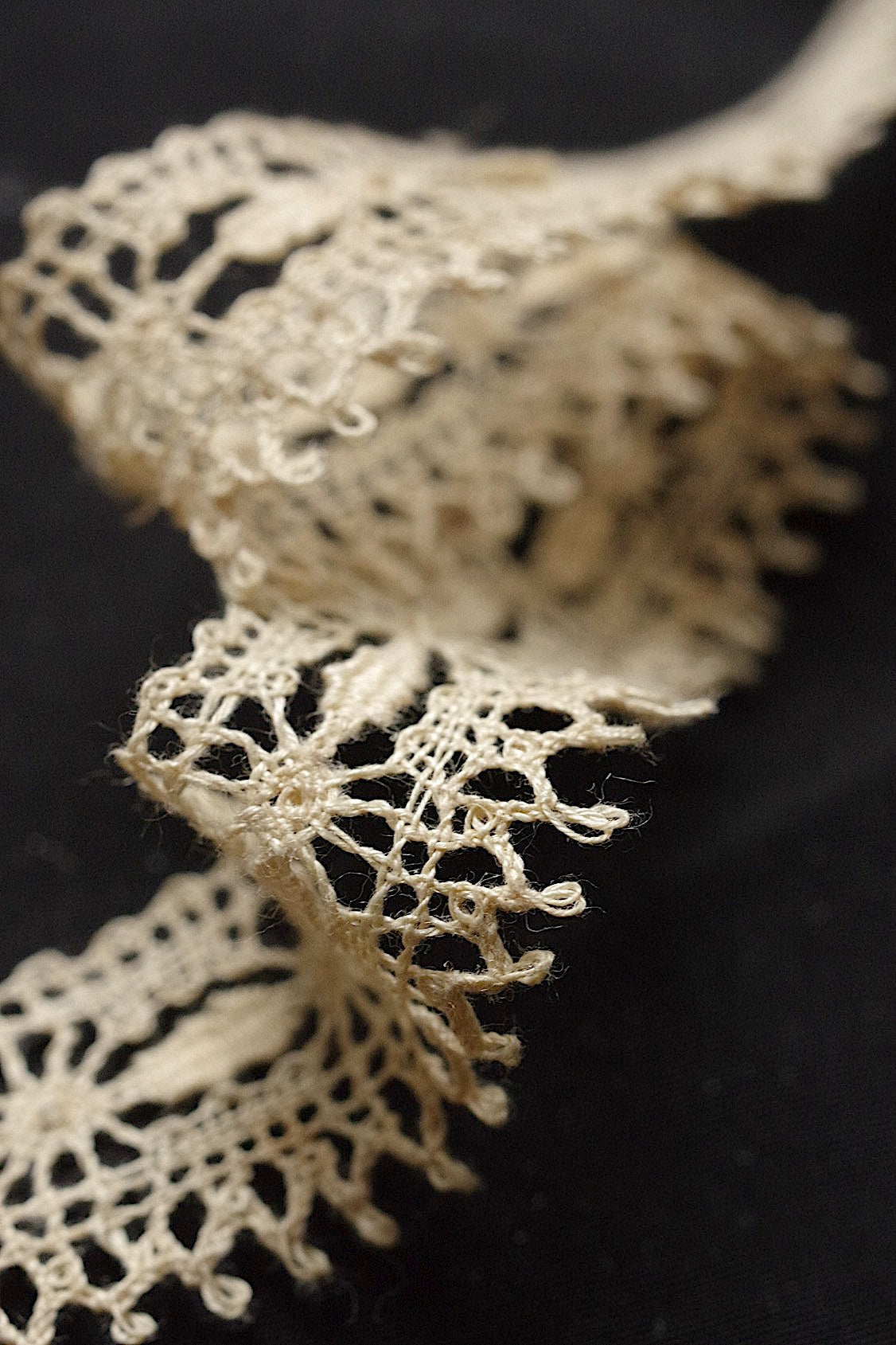 アンティークレース dentelle antique  ボビン  .FR a l'epoque