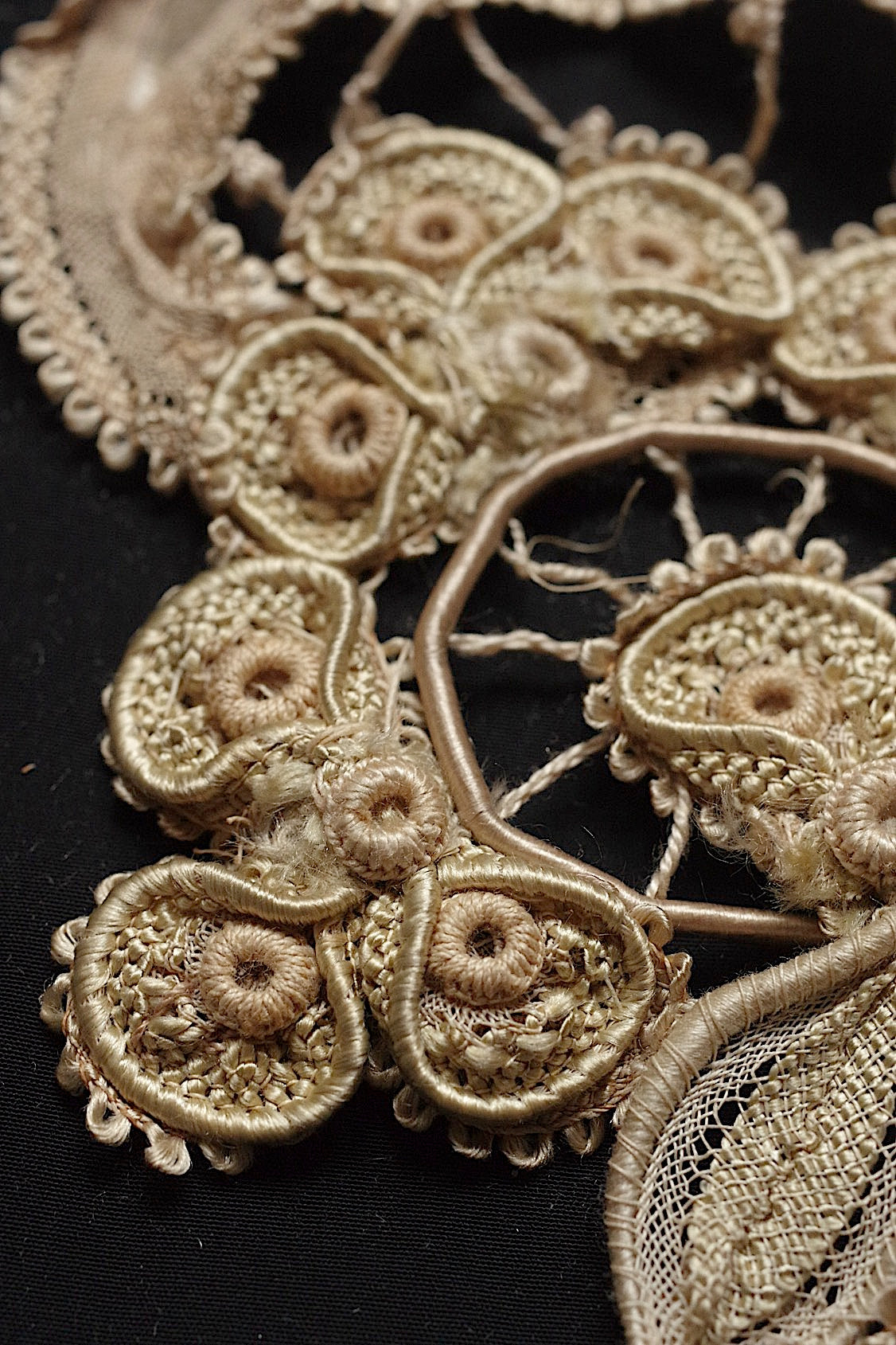 アンティークレース dentelle antique  ハギレ素材用 lots4 .FR a l'epoque