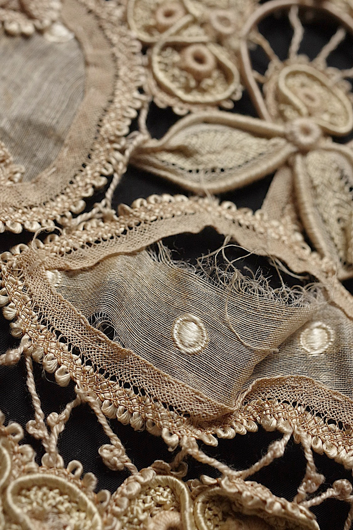 アンティークレース dentelle antique  ハギレ素材用 lots4 .FR a l'epoque