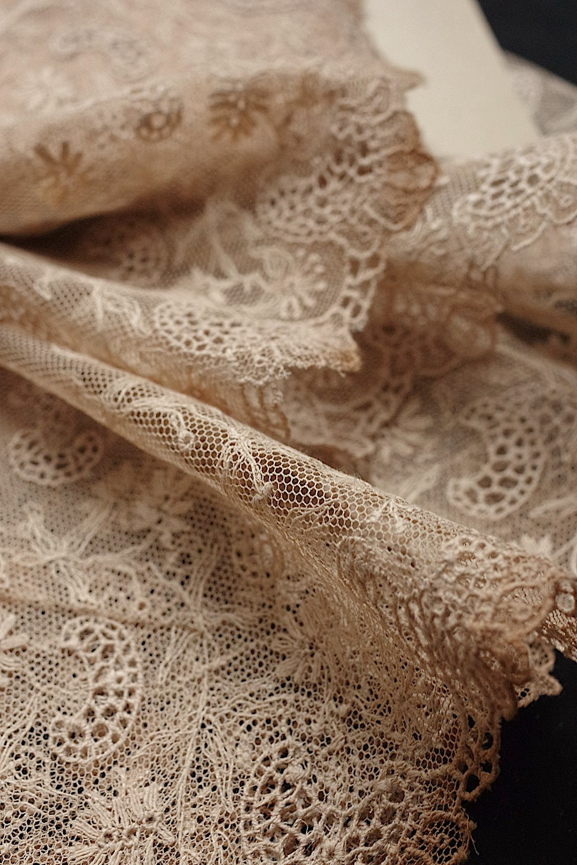 アンティークレース dentelle antique  204cm+190cm .FR a l'epoque