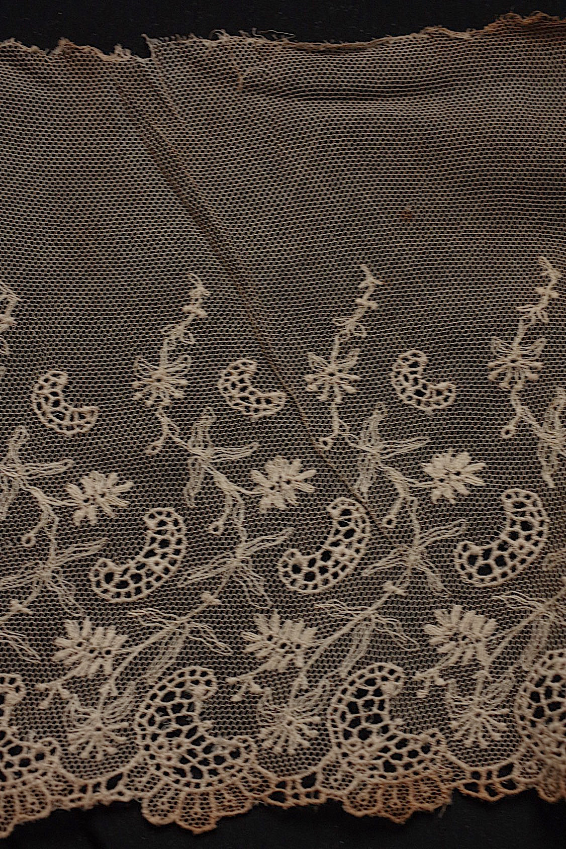 アンティークレース dentelle antique  204cm+190cm .FR a l'epoque