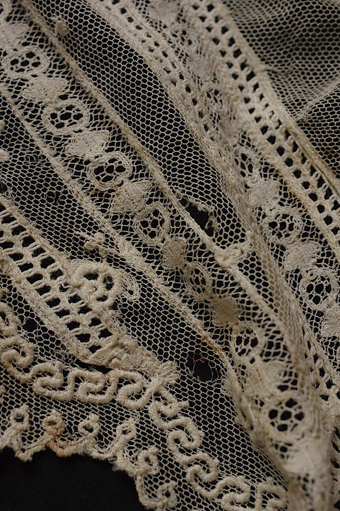 アンティークレース dentelle antique  ハギレ素材用 lots5 .FR a l'epoque