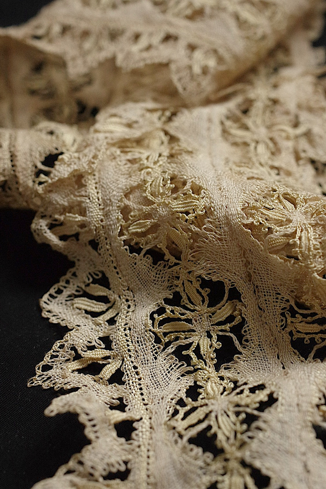 アンティークレース dentelle antique  2種 .FR a l'epoque