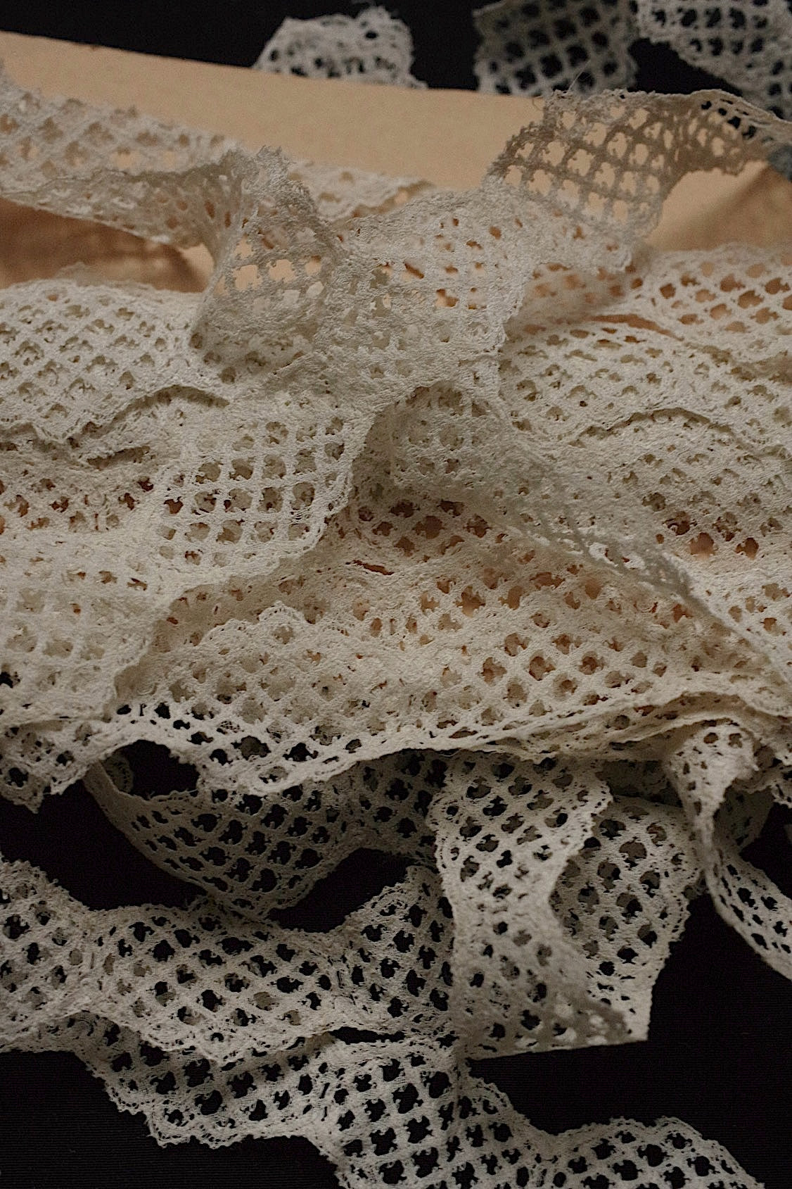 アンティークレース dentelle antique  2種 .FR a l'epoque