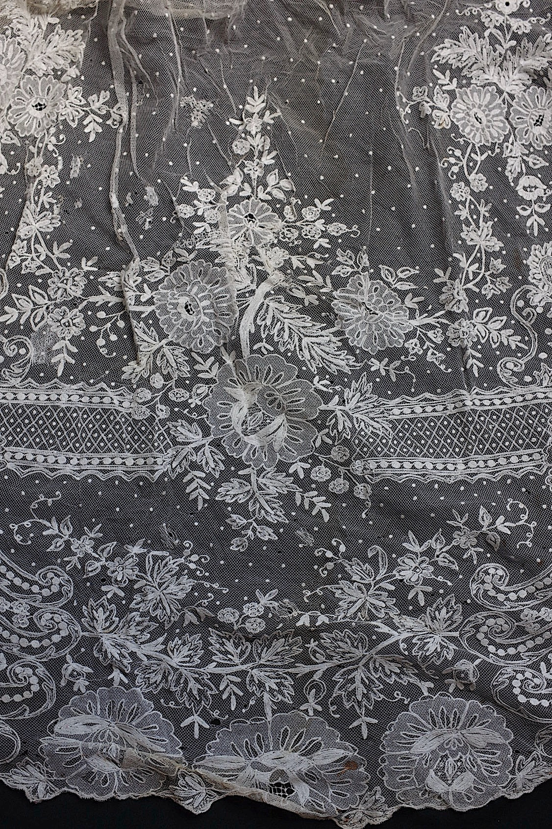 アンティークレース dentelle atntique bas d'aube .FR a l'epoque