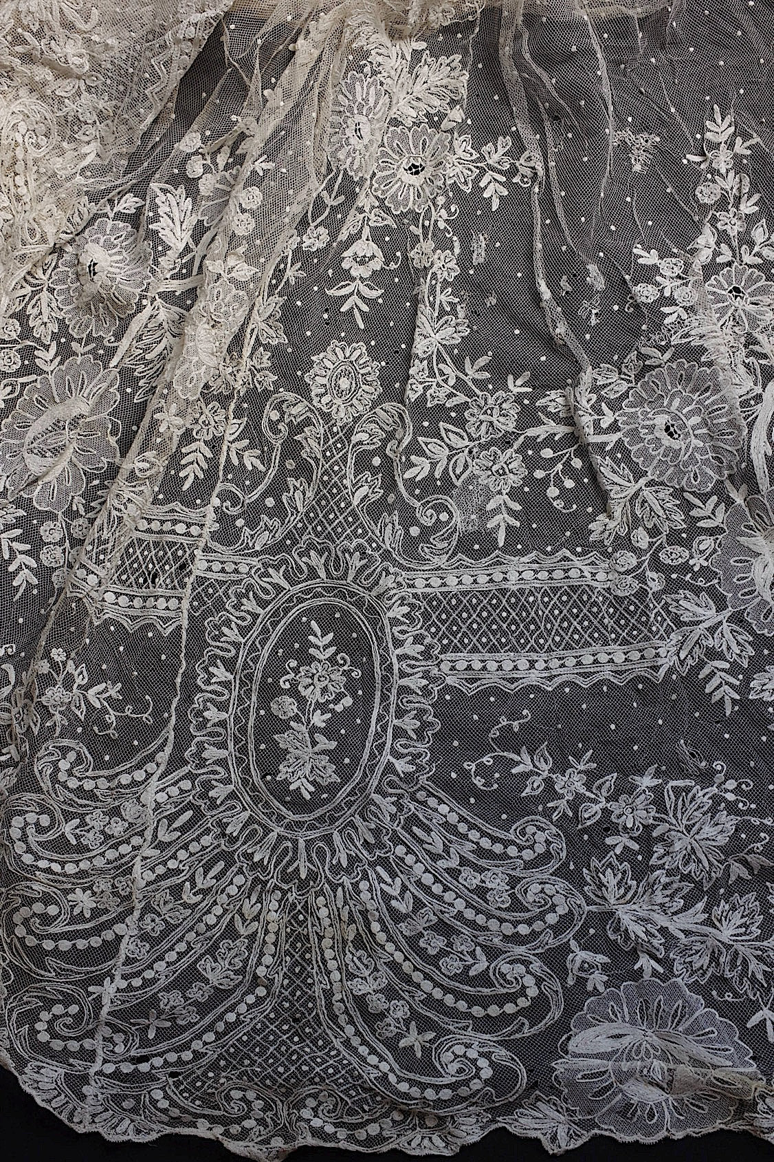 アンティークレース dentelle atntique bas d'aube .FR a l'epoque