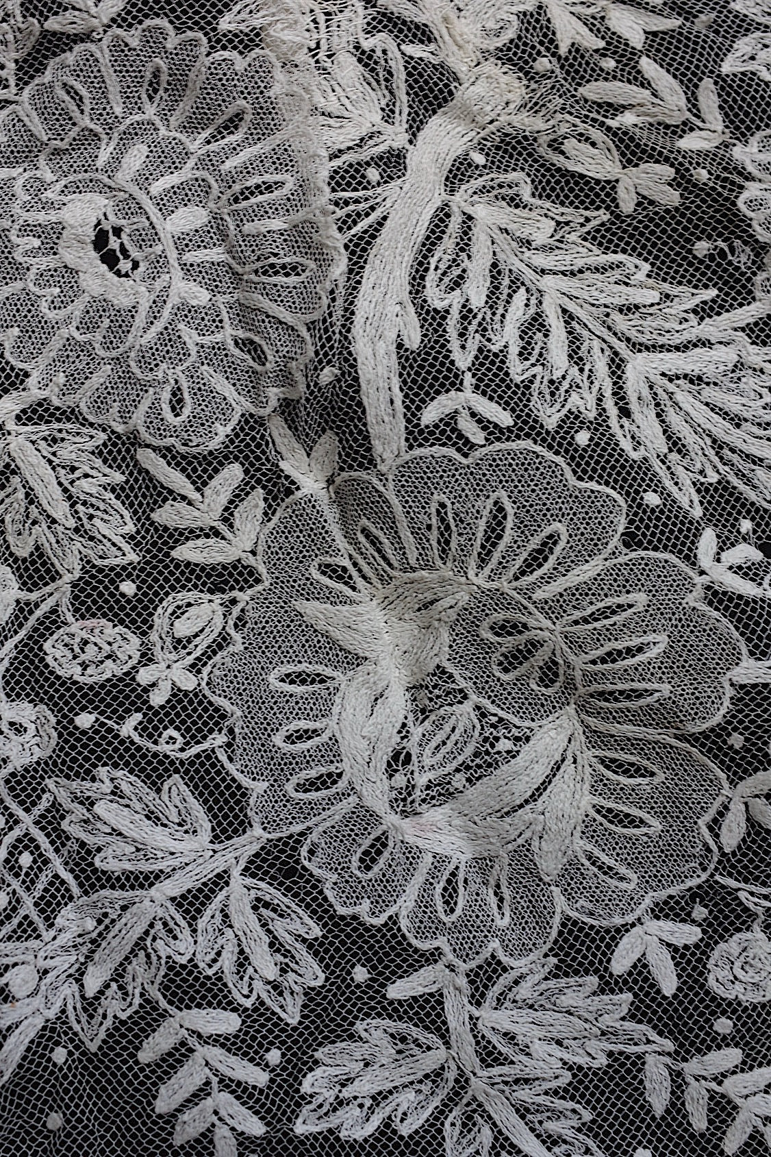 アンティークレース dentelle atntique bas d'aube .FR a l'epoque