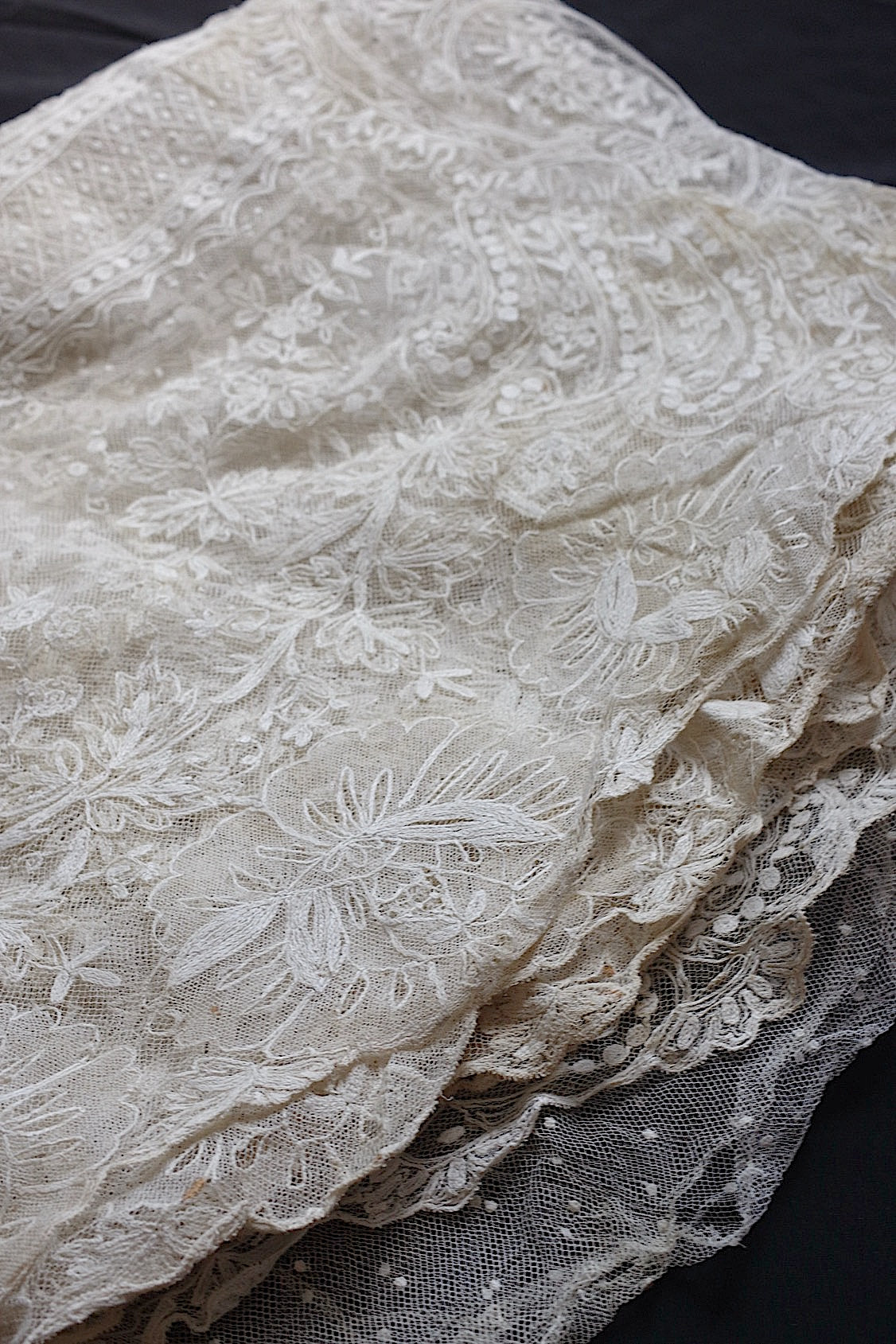 アンティークレース dentelle atntique bas d'aube .FR a l'epoque