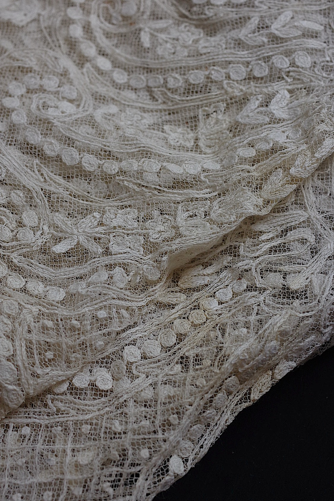 アンティークレース dentelle atntique bas d'aube .FR a l'epoque