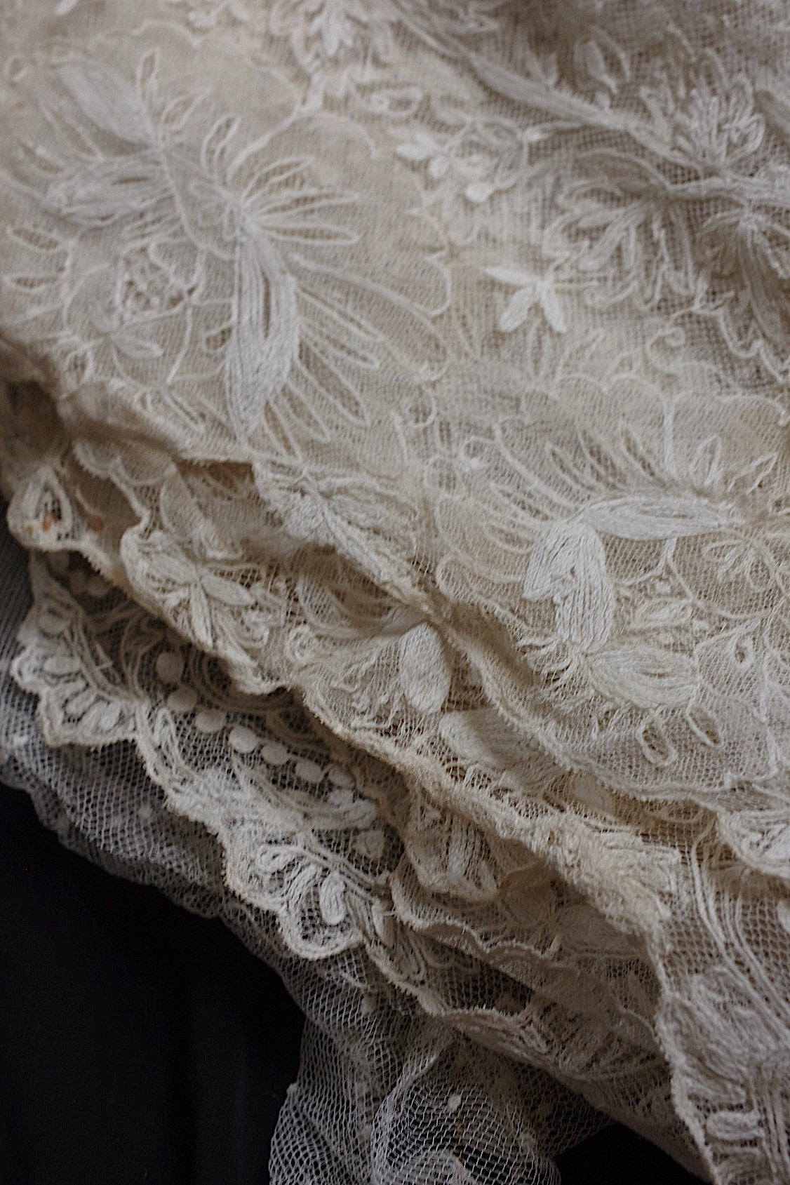 アンティークレース dentelle atntique bas d'aube .FR a l'epoque