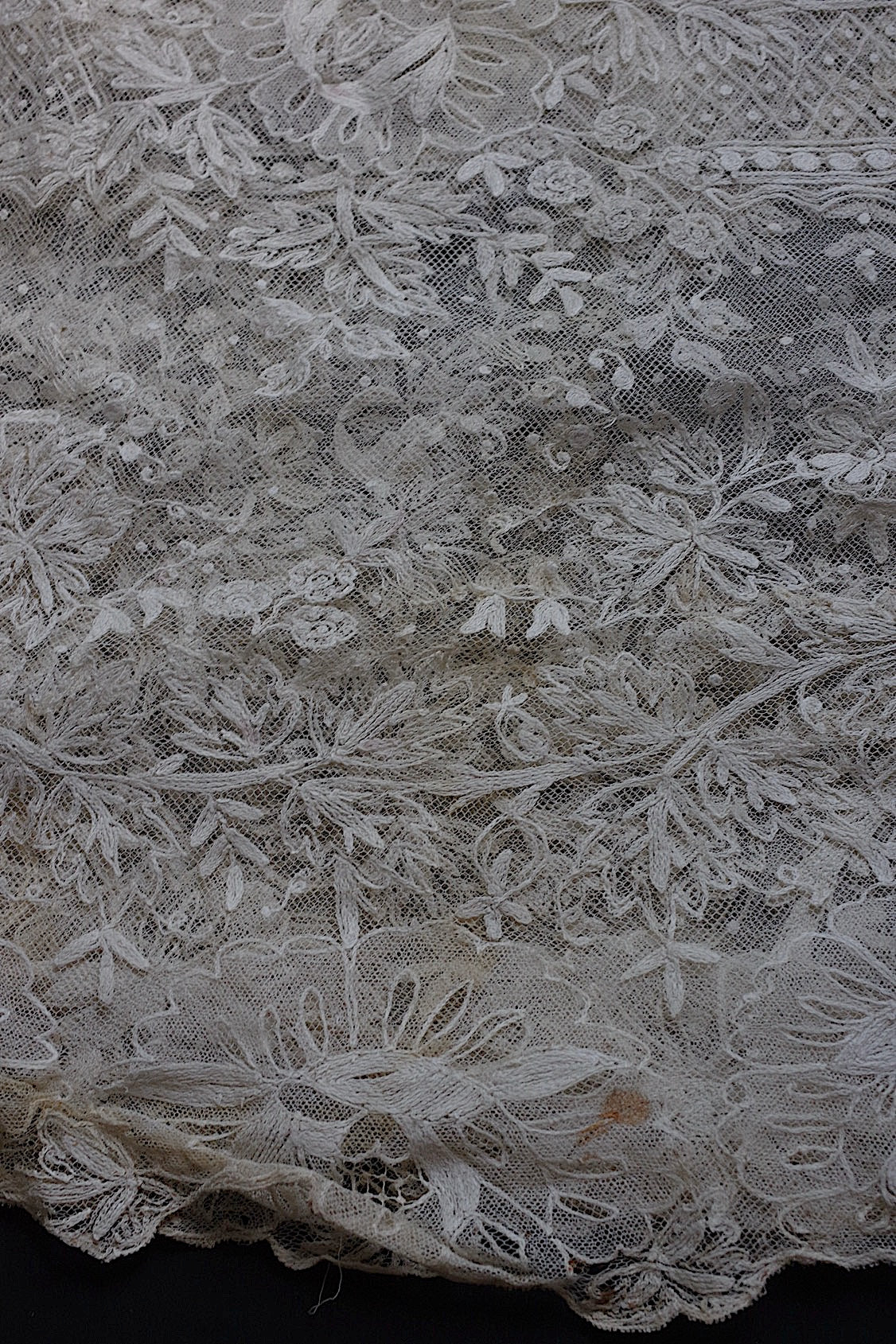 アンティークレース dentelle atntique bas d'aube .FR a l'epoque