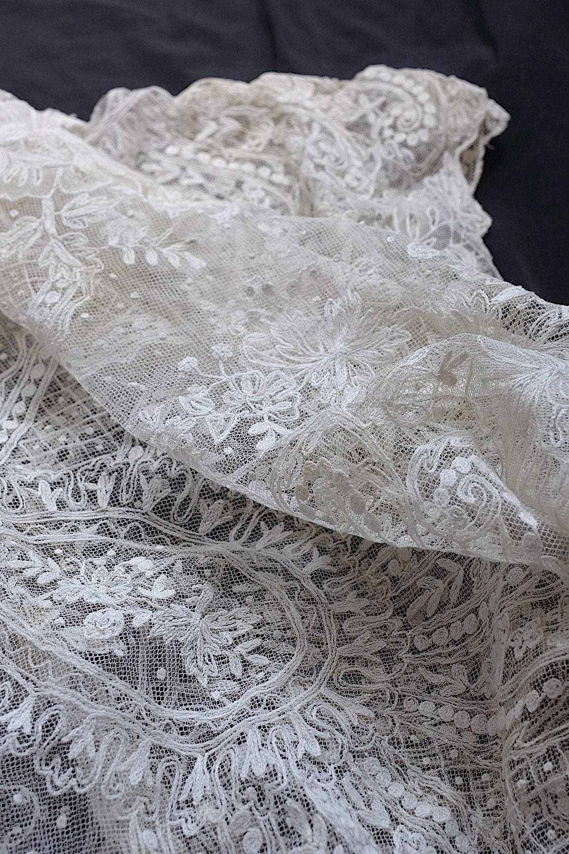 アンティークレース dentelle atntique bas d'aube .FR a l'epoque