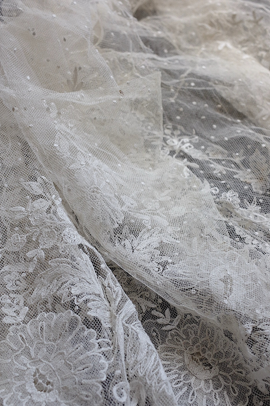 アンティークレース dentelle atntique bas d'aube .FR a l'epoque