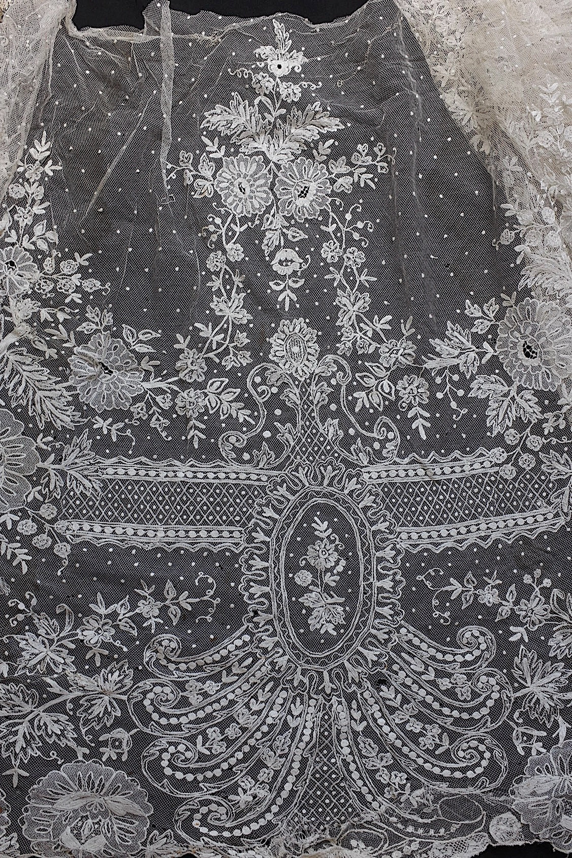 アンティークレース dentelle atntique bas d'aube .FR a l'epoque