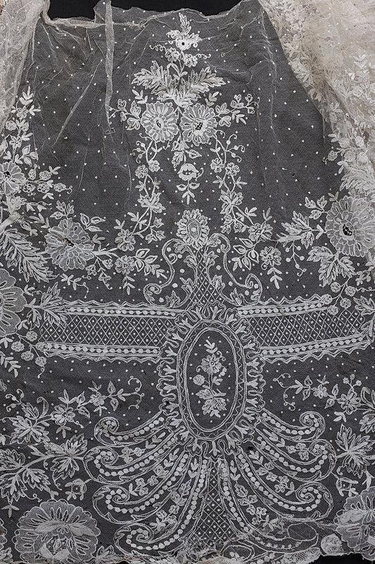 アンティークレース dentelle atntique bas d'aube .FR a l'epoque