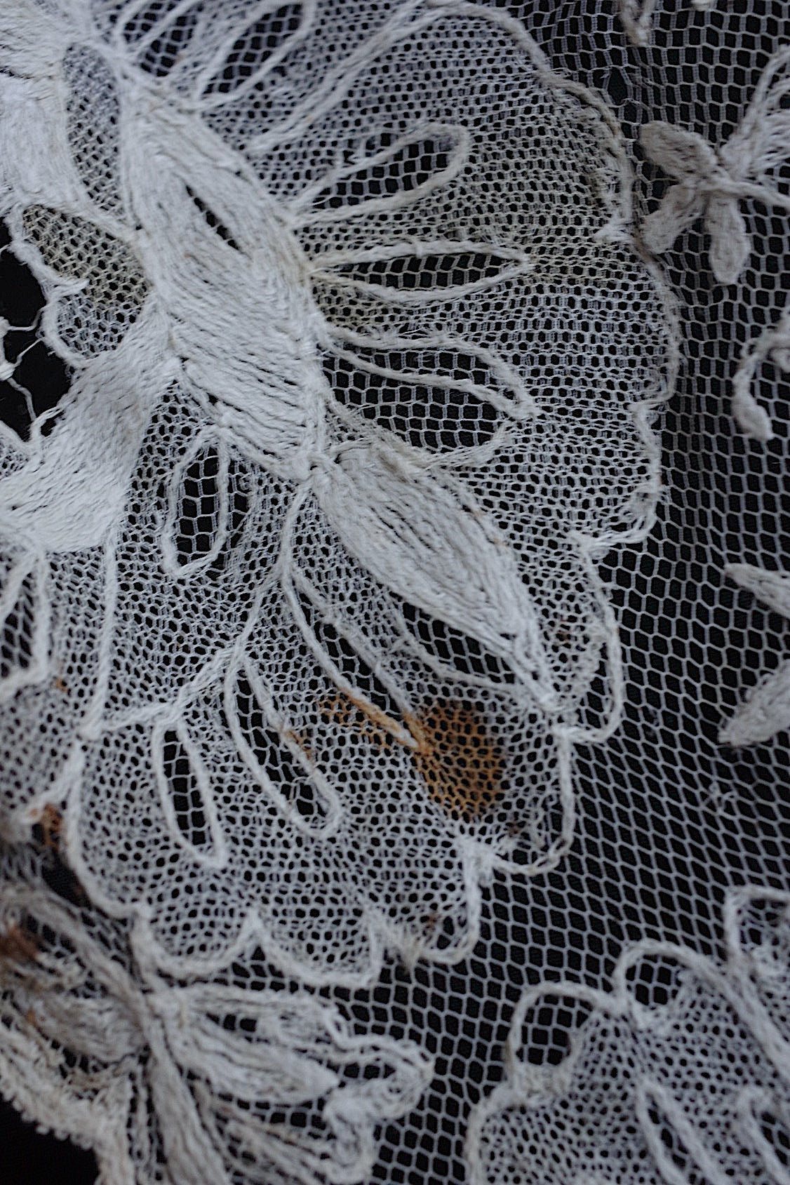 アンティークレース dentelle atntique bas d'aube .FR a l'epoque