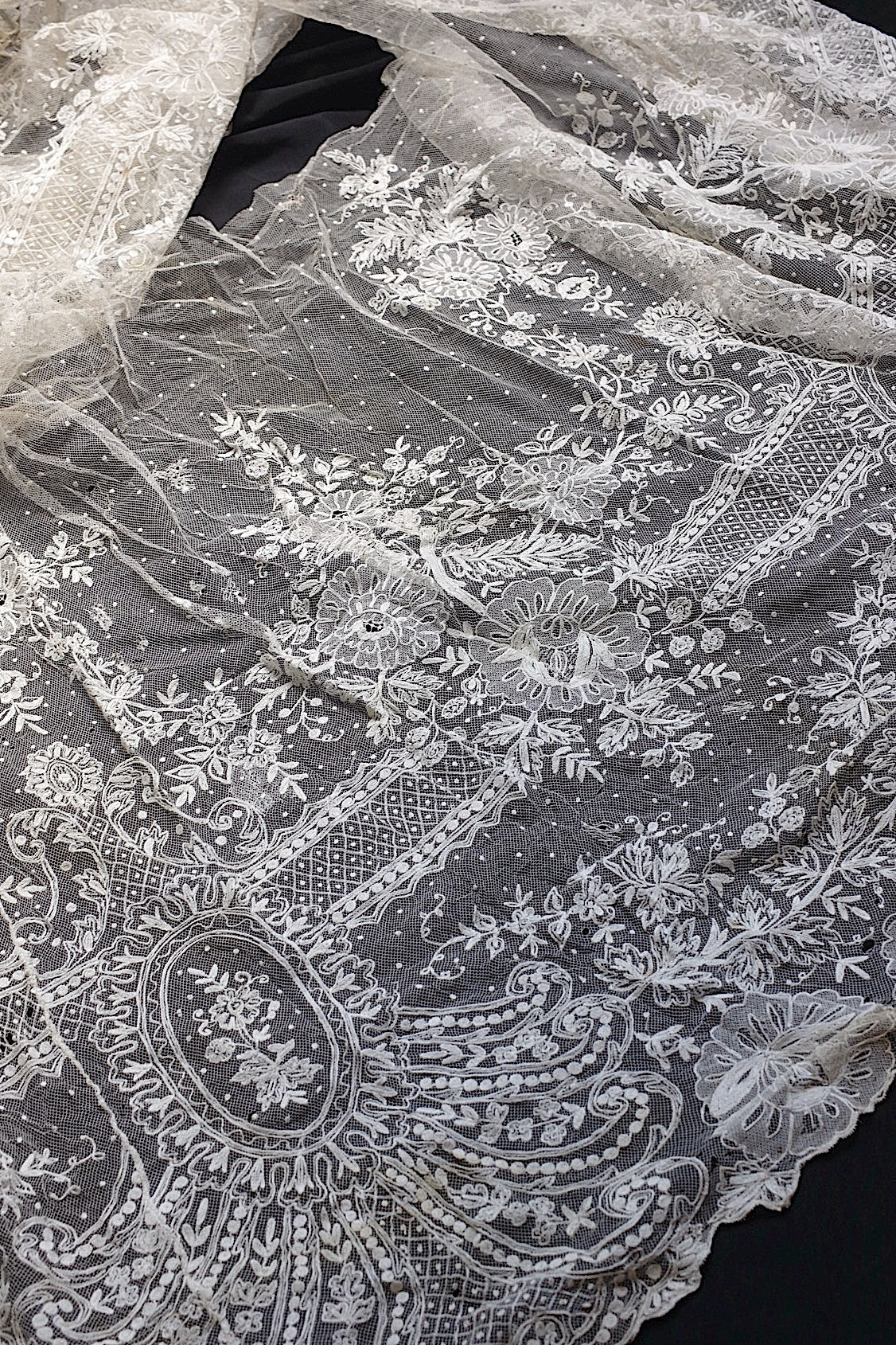 アンティークレース dentelle atntique bas d'aube .FR a l'epoque