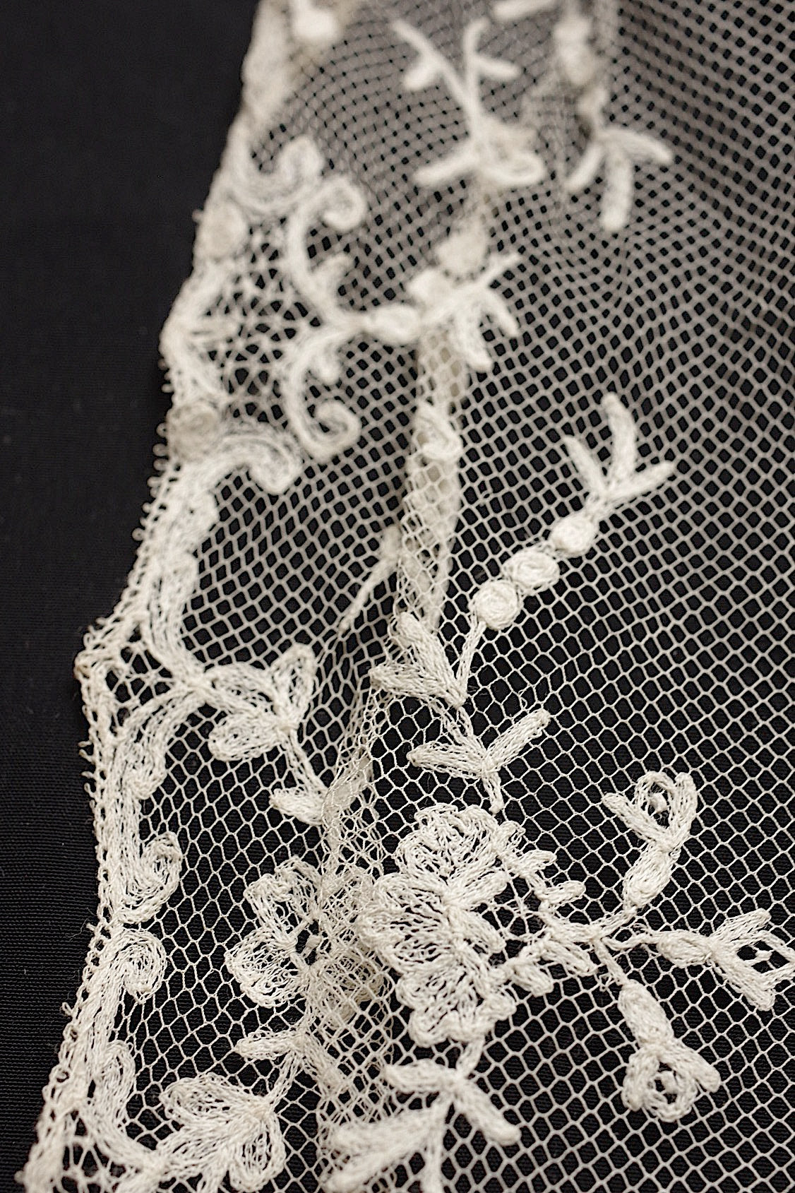 アンティークレース dentelle atntique .FR a l'epoque