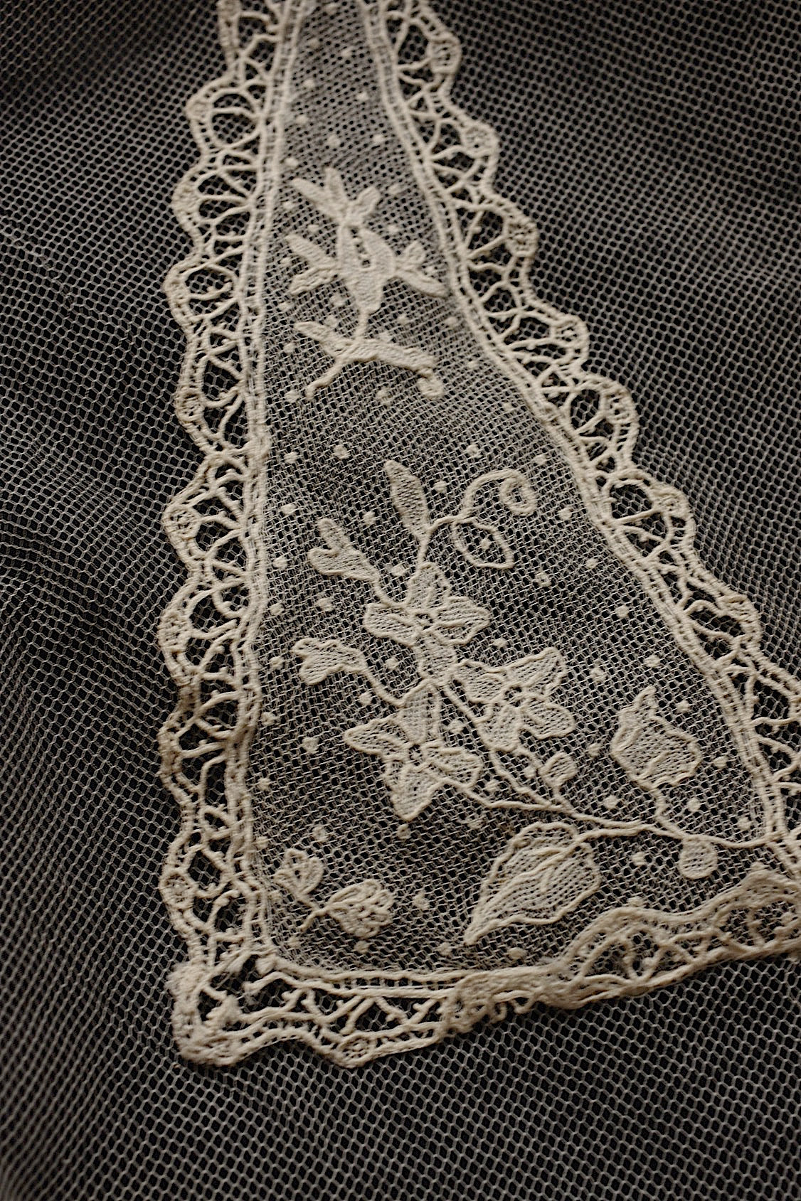 アンティークレース dentelle atntique .FR a l'epoque