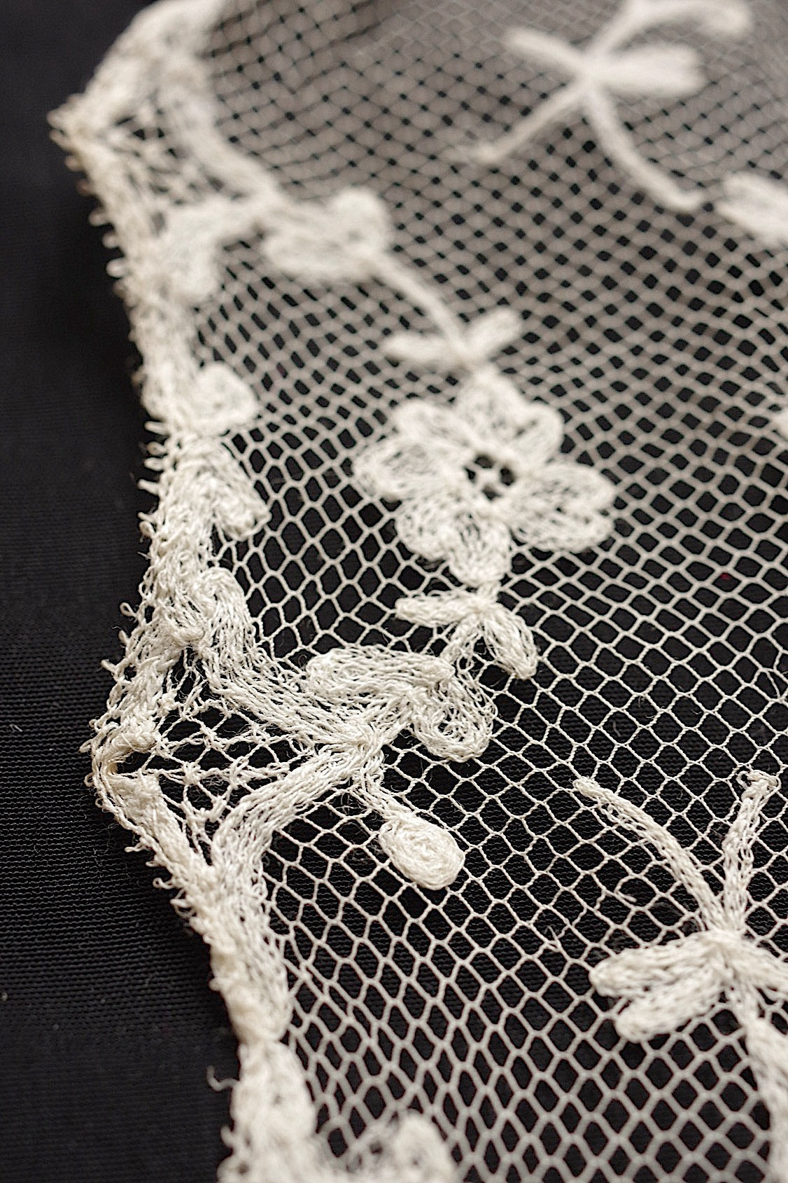 アンティークレース dentelle atntique .FR a l'epoque