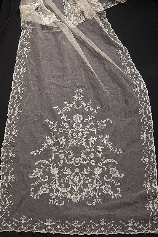 アンティークレース dentelle atntique .FR a l'epoque