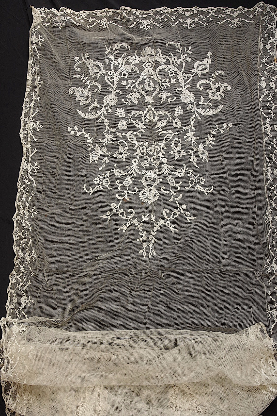 アンティークレース dentelle atntique .FR a l'epoque